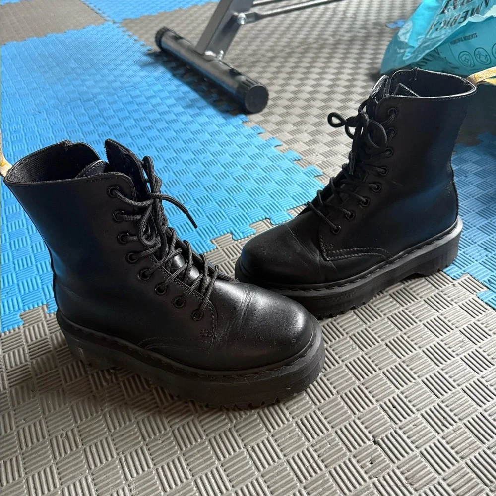 Black platform Lace-Up Boots - Picture 2 of 3